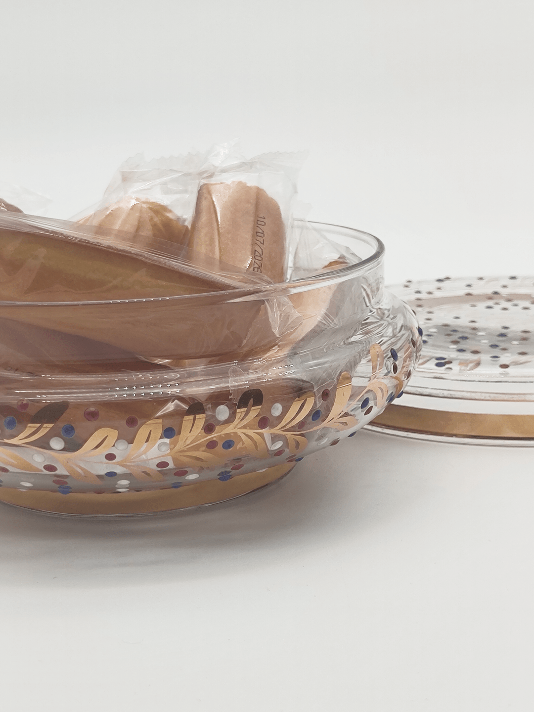 Couvercle entrouvert - Boîte à biscuits peinte à la main