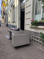 Sur le trottoir - Bureau de direction Prominent