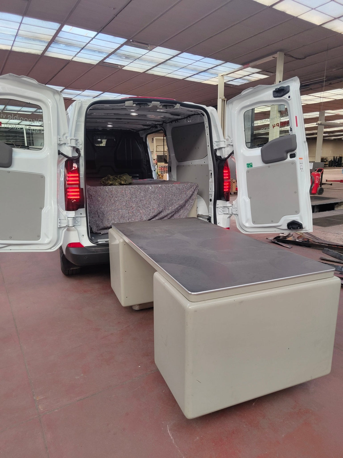 Dans un camion, vue d'ensemble - Bureau de direction Prominent