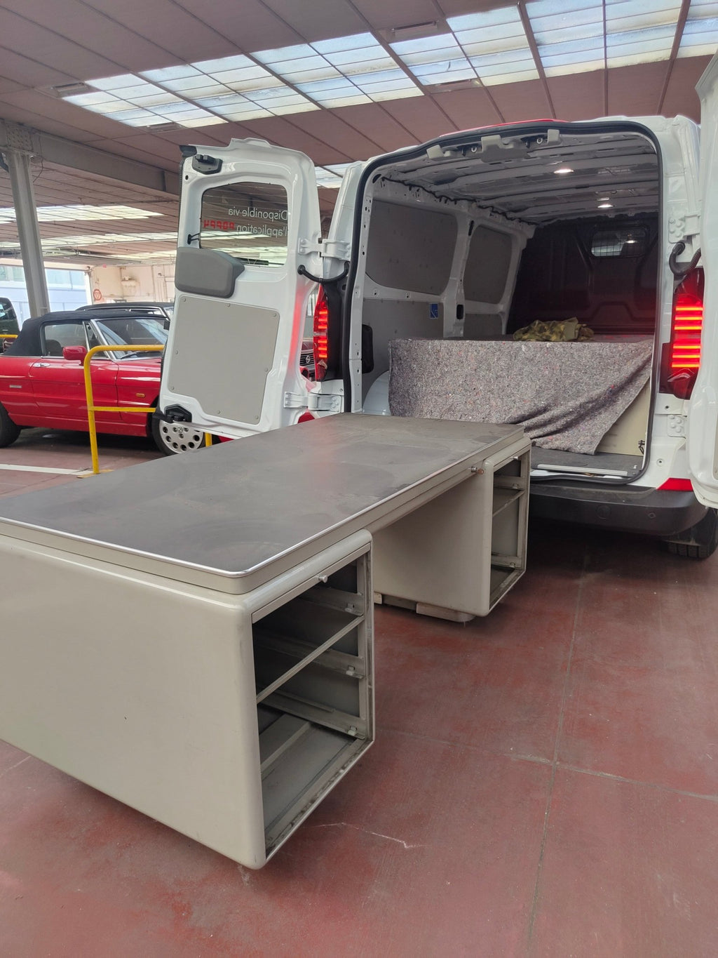 Dans un camion, vue de côté - Bureau de direction Prominent