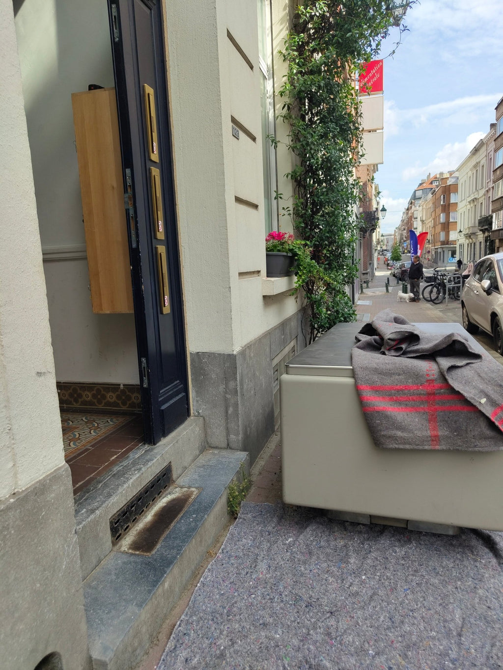 Sur le trottoir, vue de rue - Bureau de direction Prominent