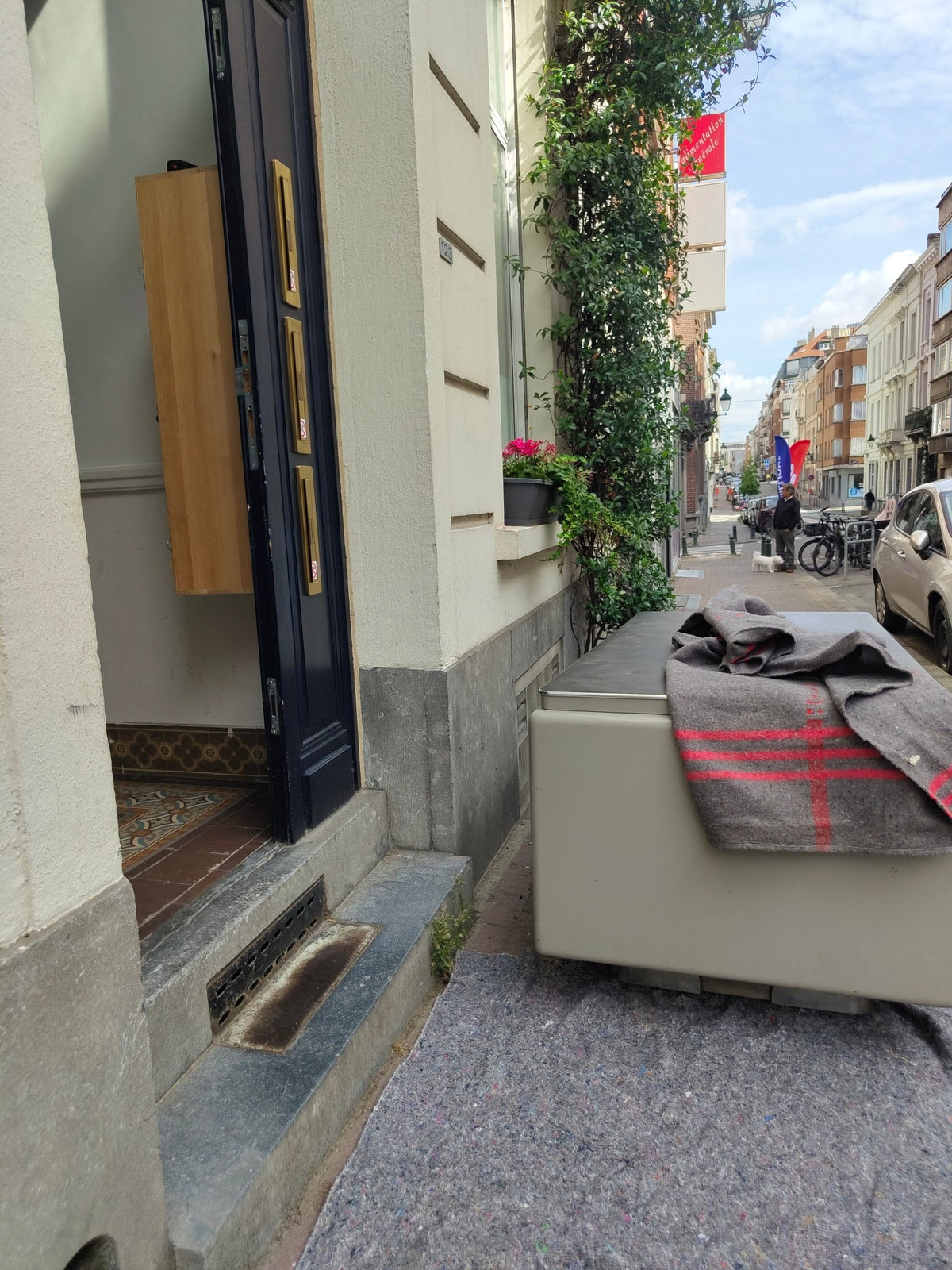 Sur le trottoir, vue de rue - Bureau de direction Prominent