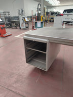 Plateau et caisson ouvert, en atelier - Bureau de direction Prominent