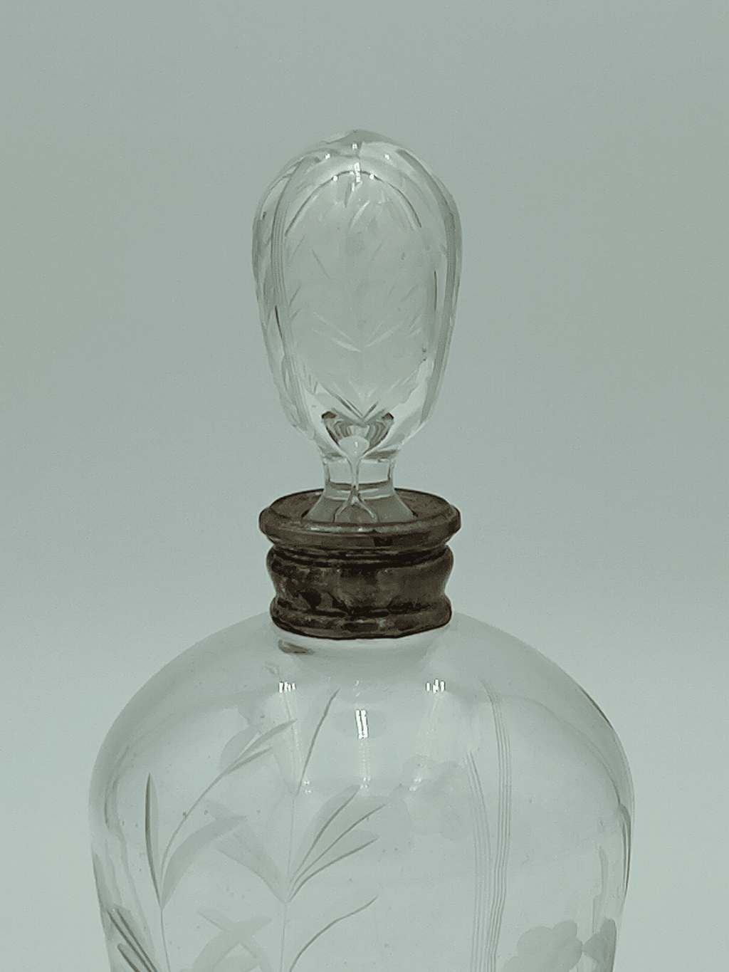 Detail of the neck and silver collar - Decanter