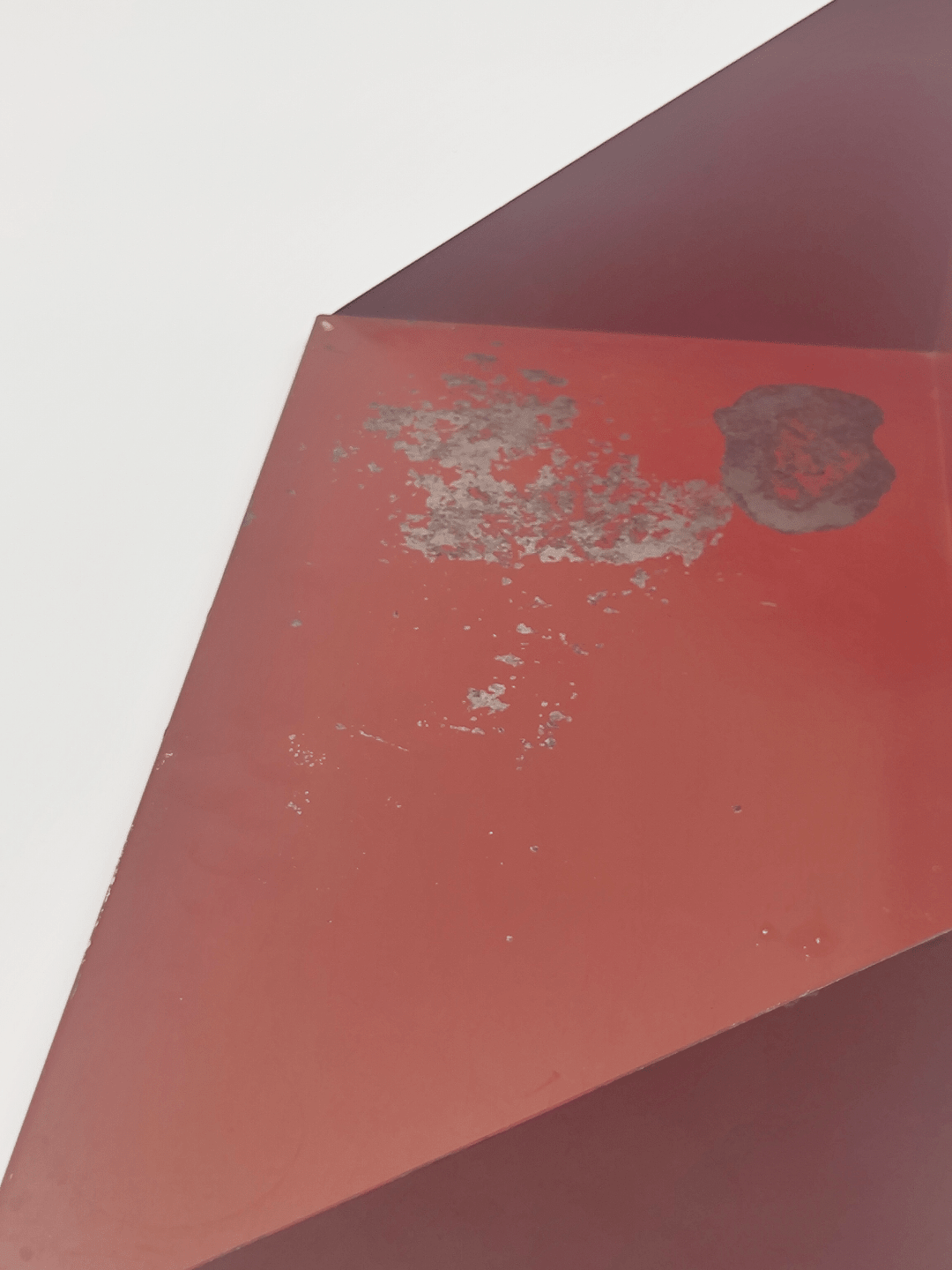 Détail des traces d'usure de la peinture - Étagère murale ZT1954