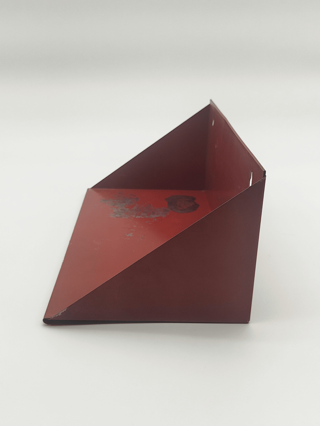 Étagère murale ZT1954, Constant Nieuwenhuijs, acier bordeaux (1954)