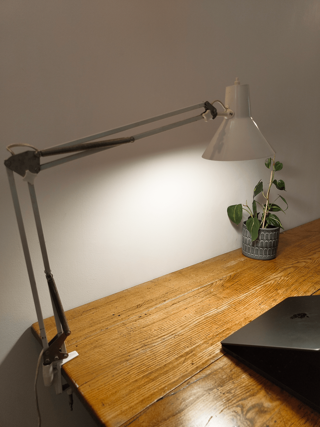 Allumée - Lampe d'architecte à bras articulé