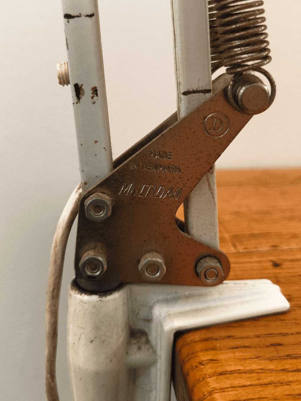 Detail of the joint and spring - Articulated arm architect lamp