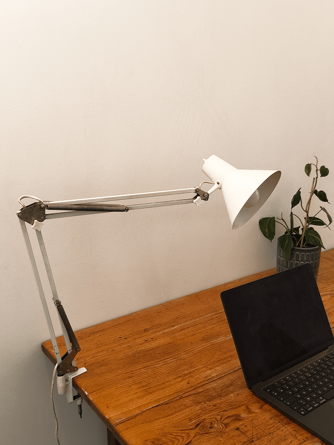 Lampe d'architecte à bras articulé, acier blanc (1980s)