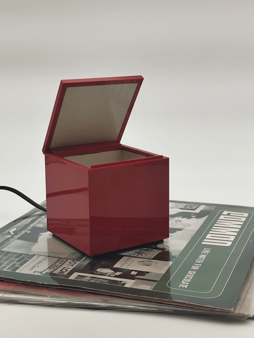 Couvercle relevé - Lampe de table Cuboluce