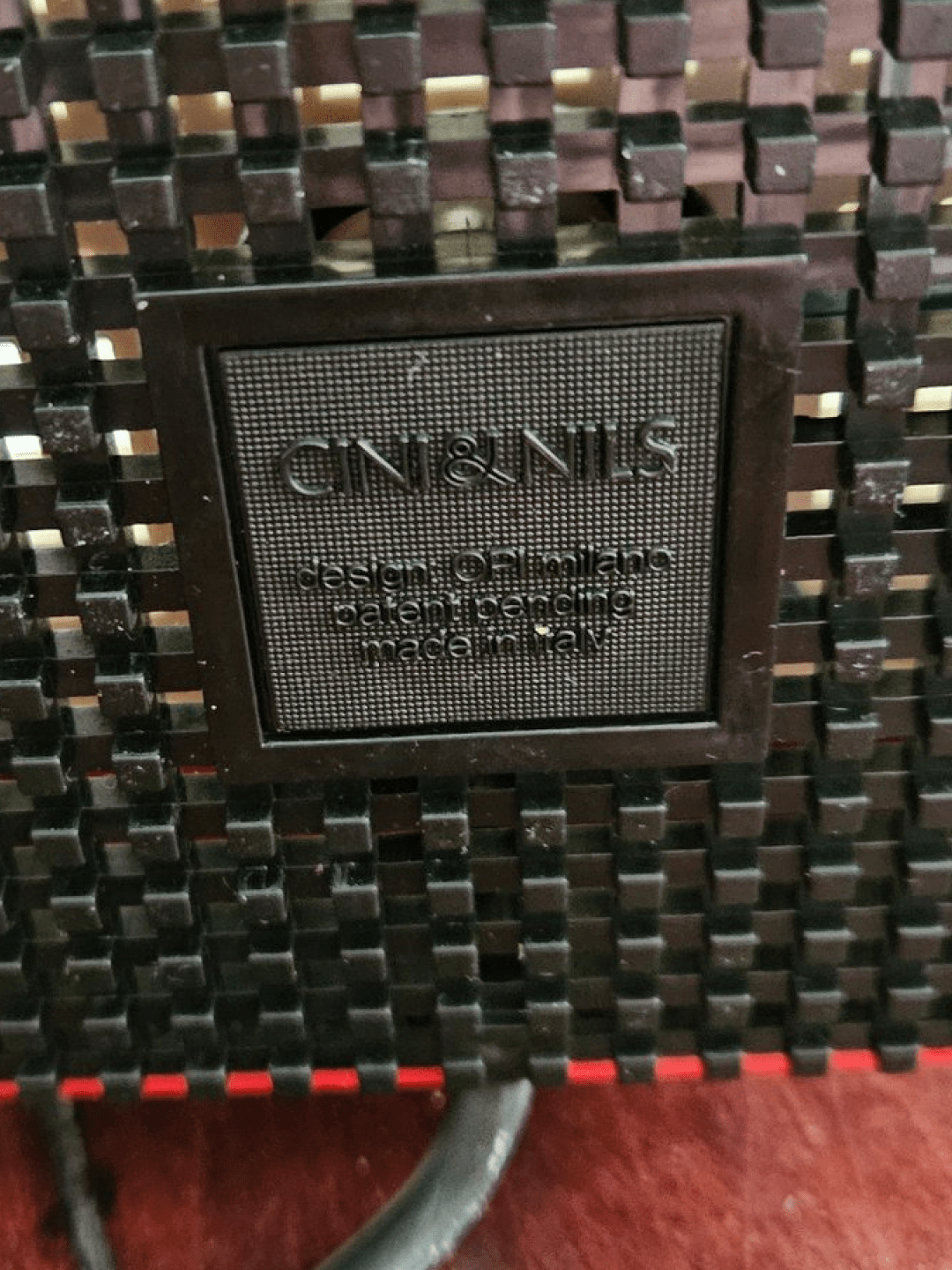 Détail de la plaque du fabricant - Lampe de table Cuboluce