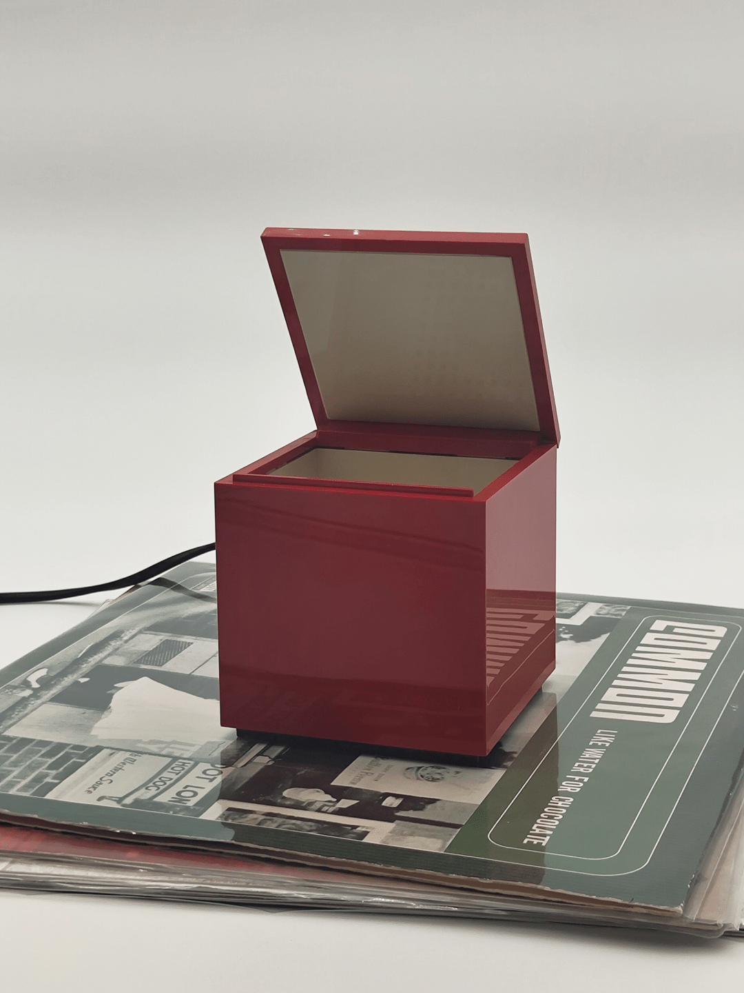 Lampe de table Cuboluce, plastique rouge (1970s)