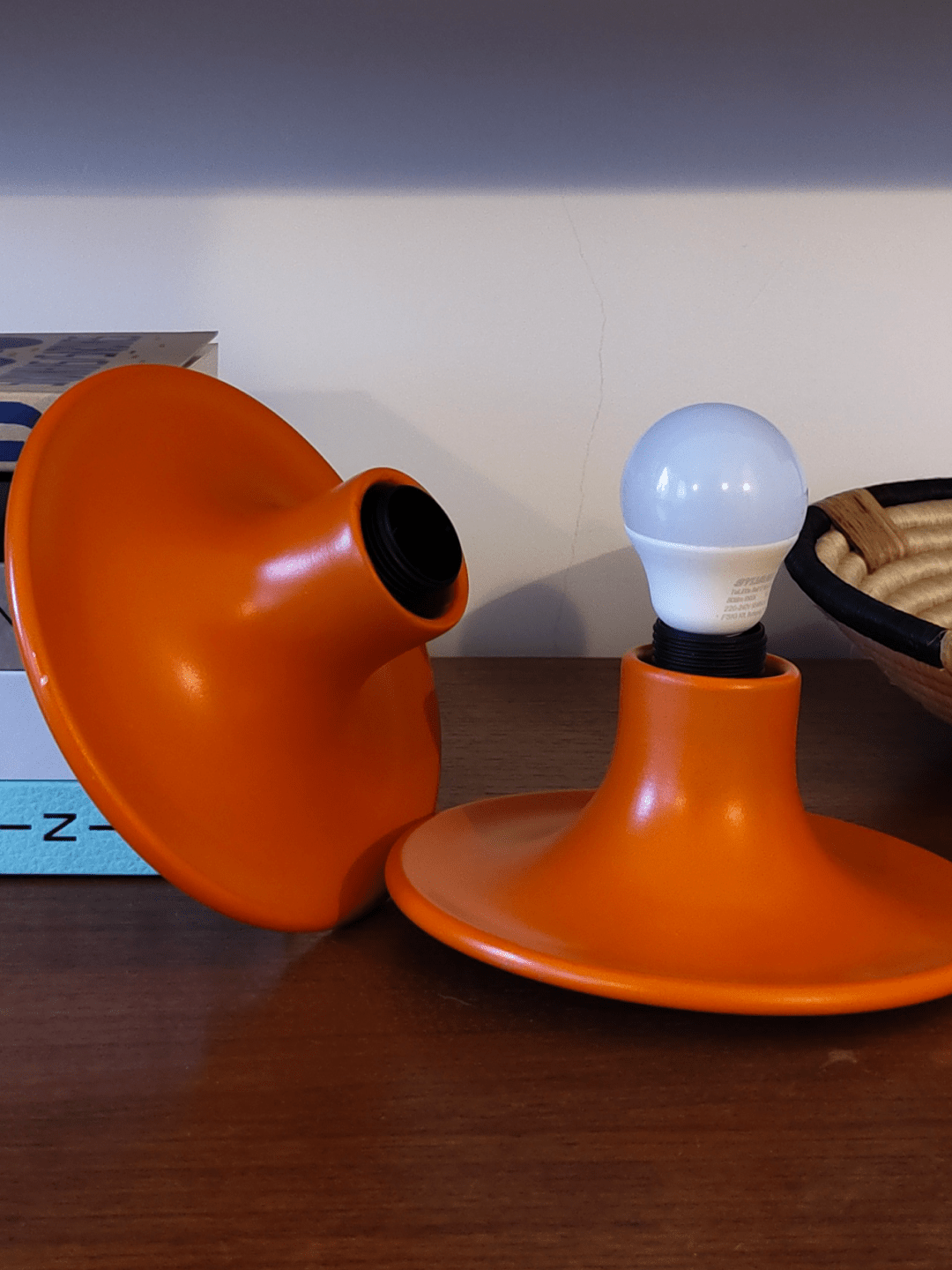 Lot de 3 appliques murales UFO, métal orange (1970s)