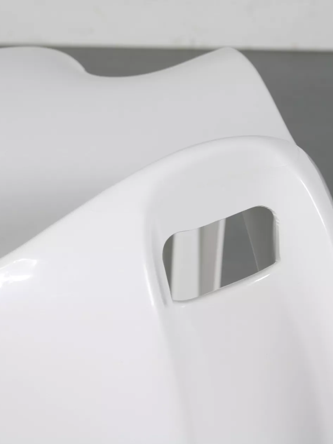 Detail of the cut-out handle - Pair of Casalino stools