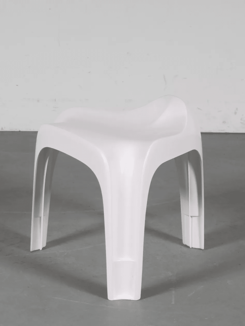 Pair of Casalino stools, Alexander Begge, white plastic (1970s)