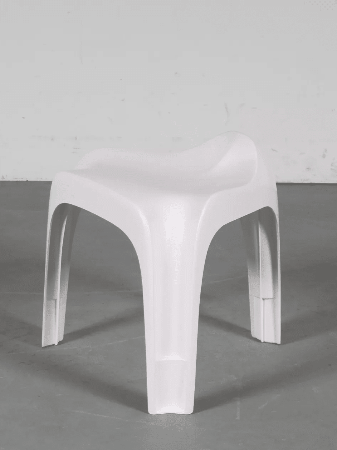 Paire de tabourets Casalino, Alexander Begge, plastique blanc (1970s)
