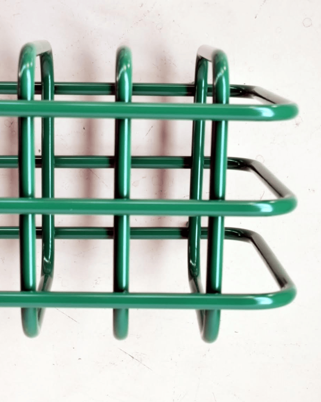 Detail of the lacquered tubes - Magazine rack Gerla