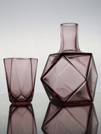 Carafe et verre côte à côte - Service de toilette Art Déco