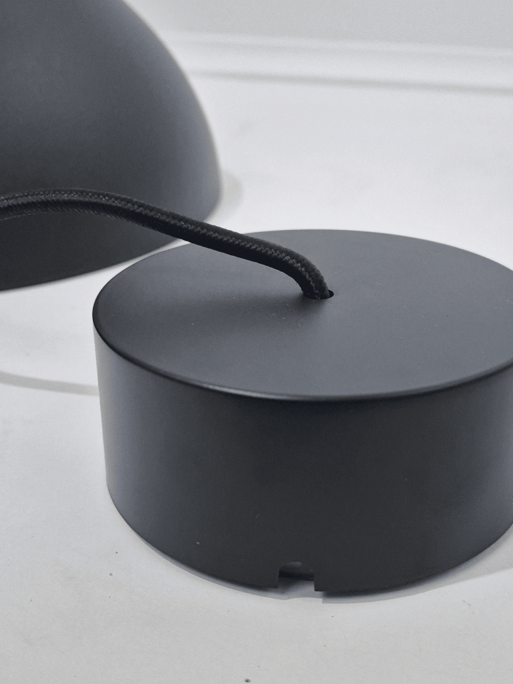 Détail de la base et du câble - Suspension PC Pendant S