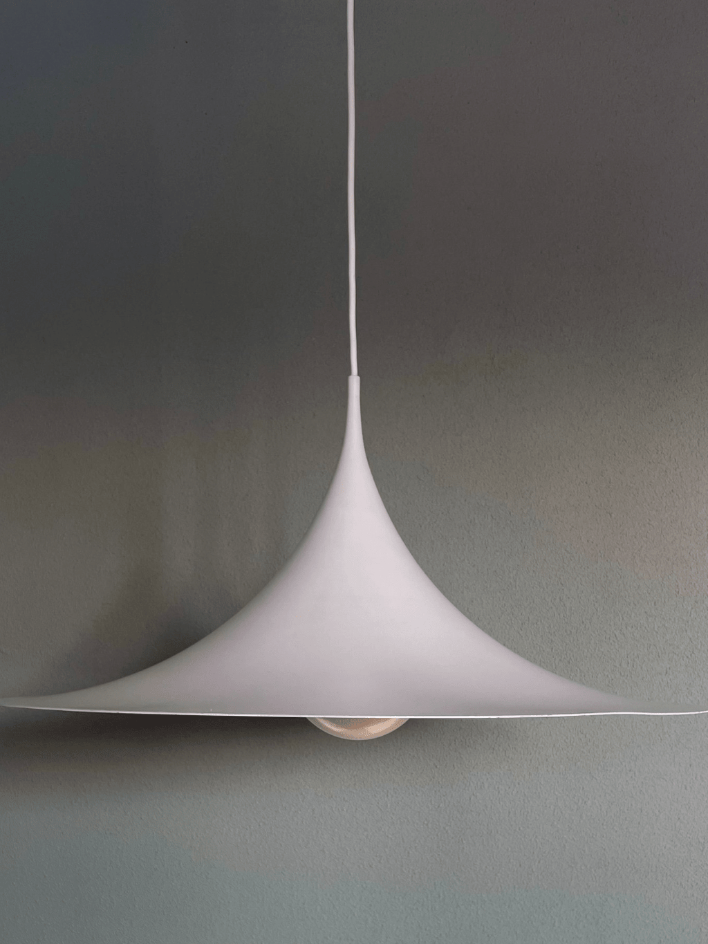 Front view, hanging - Semi Pendant