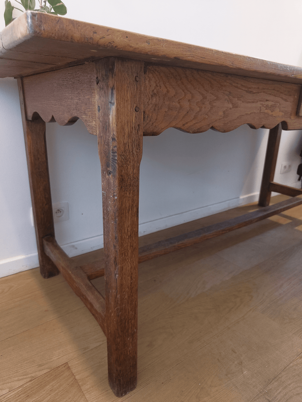 Detail of the leg and stretcher - Dining table