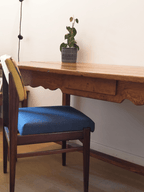 Detail of the scalloped apron, front view - Dining table
